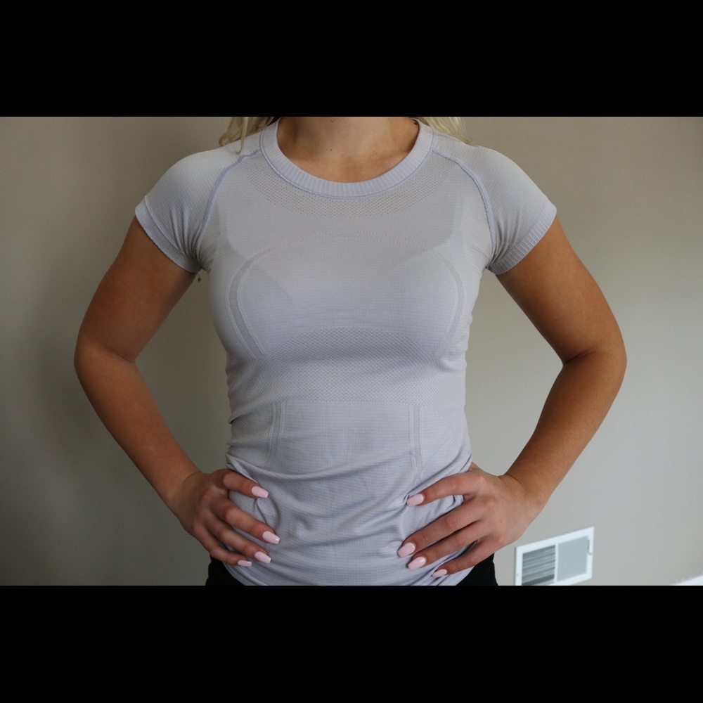 LULULEMON TEE